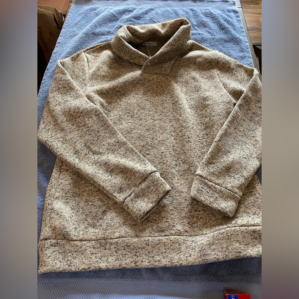 H2H NWOT pullover sweater preppy single button  Soft tan black brindle style.